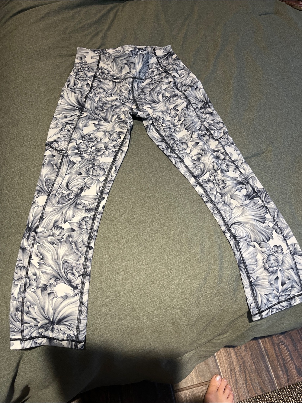 Lululemon Floral Print Women’s leggings